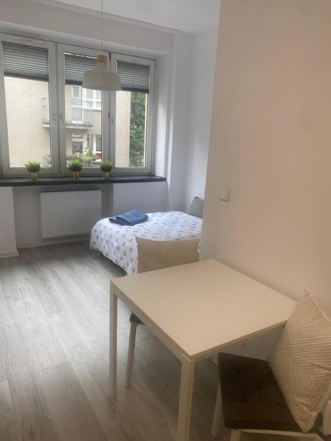 Kawalerki Basi Przy Dabrowskiego 22 Katowice Bagian luar foto